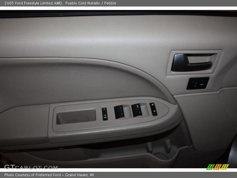 Pueblo Gold Metallic / Pebble 2005 Ford Freestyle Limited AWD