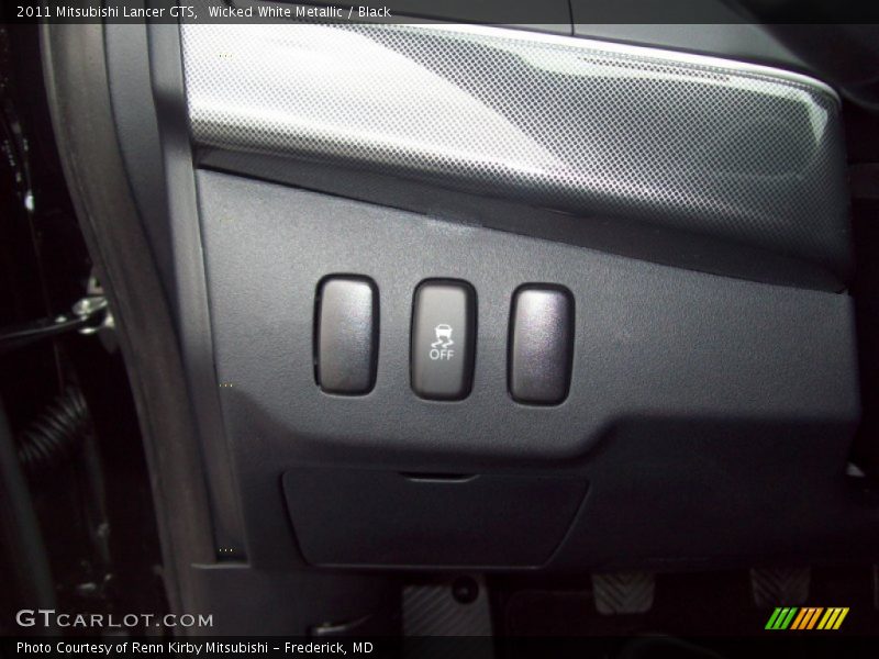 Wicked White Metallic / Black 2011 Mitsubishi Lancer GTS