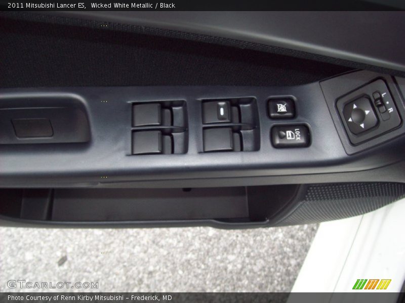 Wicked White Metallic / Black 2011 Mitsubishi Lancer ES
