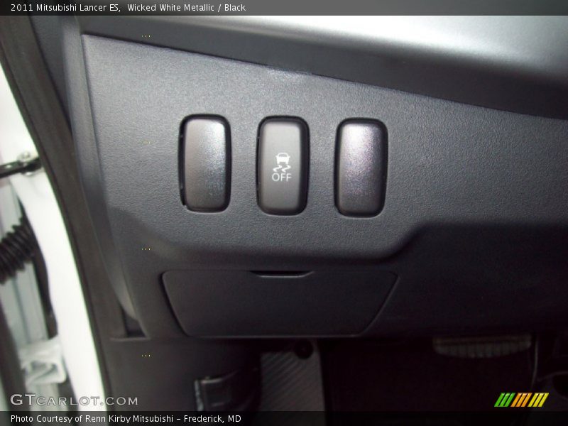 Wicked White Metallic / Black 2011 Mitsubishi Lancer ES