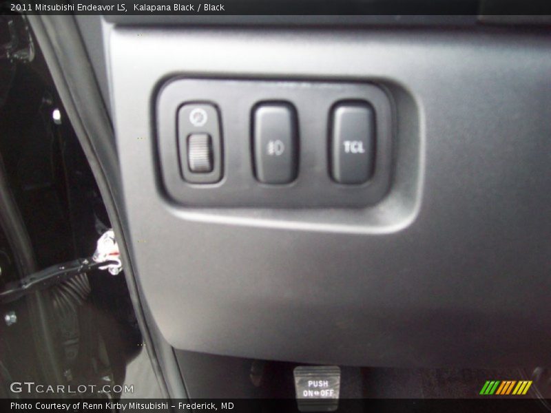 Kalapana Black / Black 2011 Mitsubishi Endeavor LS