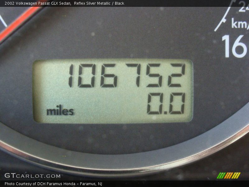 Reflex Silver Metallic / Black 2002 Volkswagen Passat GLX Sedan