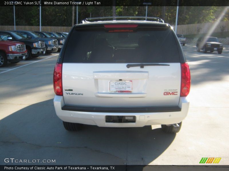 White Diamond Tricoat / Light Tan 2012 GMC Yukon SLT