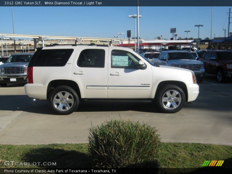 White Diamond Tricoat / Light Tan 2012 GMC Yukon SLT