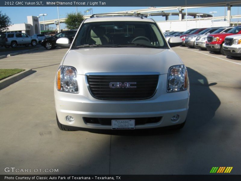 White Diamond Tricoat / Light Tan 2012 GMC Yukon SLT