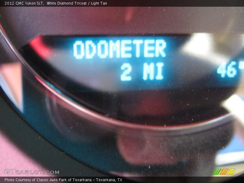 White Diamond Tricoat / Light Tan 2012 GMC Yukon SLT
