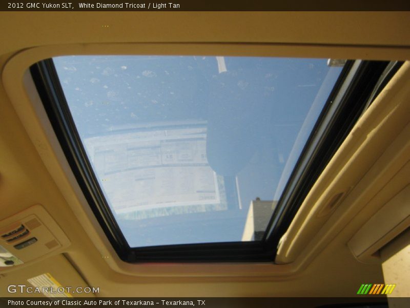 White Diamond Tricoat / Light Tan 2012 GMC Yukon SLT