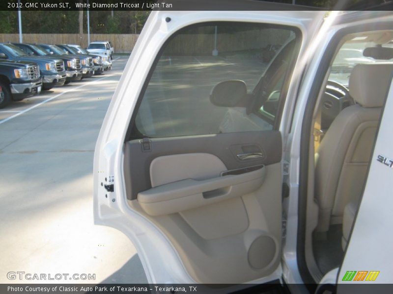 White Diamond Tricoat / Light Tan 2012 GMC Yukon SLT