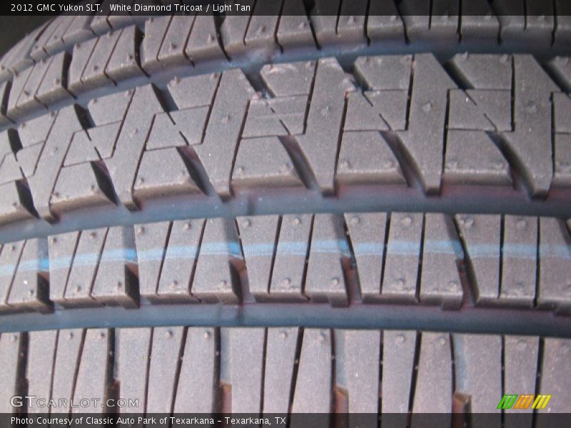 White Diamond Tricoat / Light Tan 2012 GMC Yukon SLT