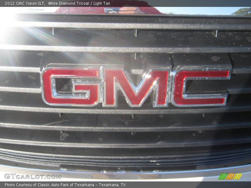 White Diamond Tricoat / Light Tan 2012 GMC Yukon SLT