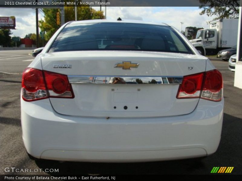 Summit White / Medium Titanium 2011 Chevrolet Cruze LT
