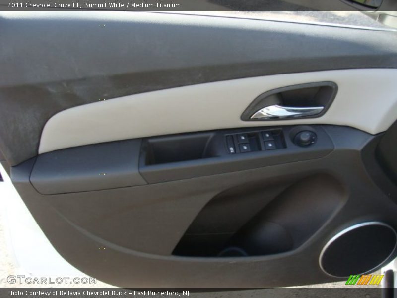 Summit White / Medium Titanium 2011 Chevrolet Cruze LT