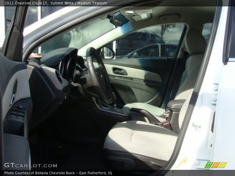 Summit White / Medium Titanium 2011 Chevrolet Cruze LT