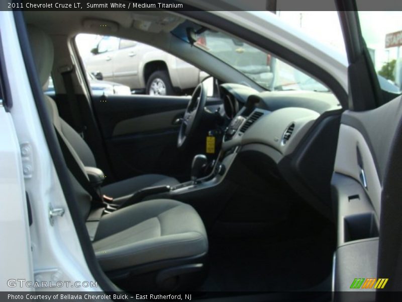 Summit White / Medium Titanium 2011 Chevrolet Cruze LT