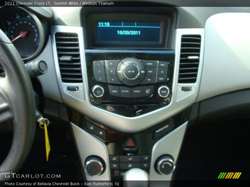 Summit White / Medium Titanium 2011 Chevrolet Cruze LT