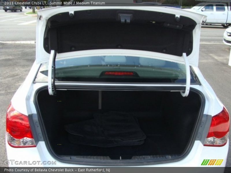 Summit White / Medium Titanium 2011 Chevrolet Cruze LT