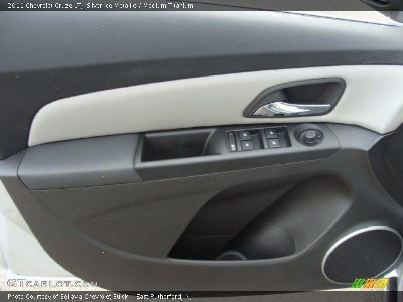 Silver Ice Metallic / Medium Titanium 2011 Chevrolet Cruze LT