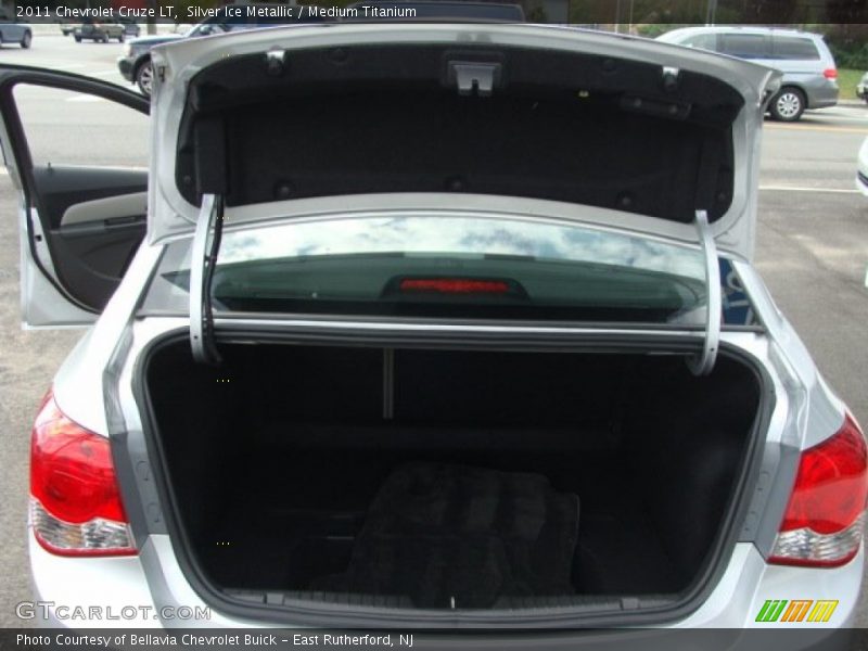 Silver Ice Metallic / Medium Titanium 2011 Chevrolet Cruze LT
