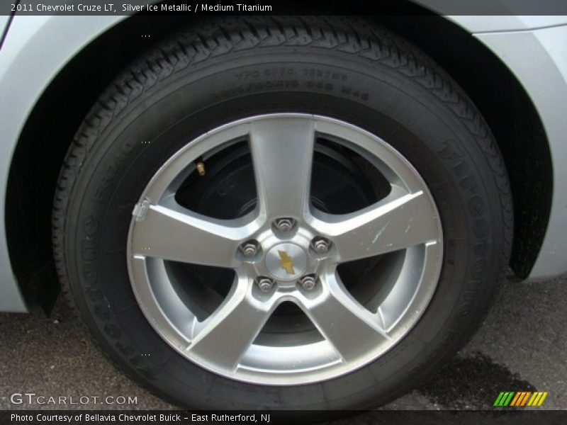 Silver Ice Metallic / Medium Titanium 2011 Chevrolet Cruze LT