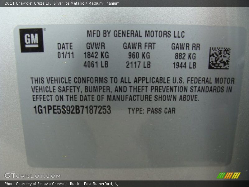 Silver Ice Metallic / Medium Titanium 2011 Chevrolet Cruze LT