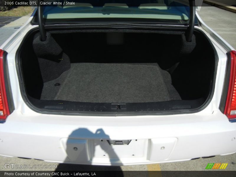 Glacier White / Shale 2006 Cadillac DTS