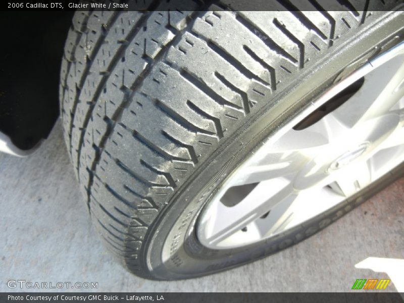 Glacier White / Shale 2006 Cadillac DTS
