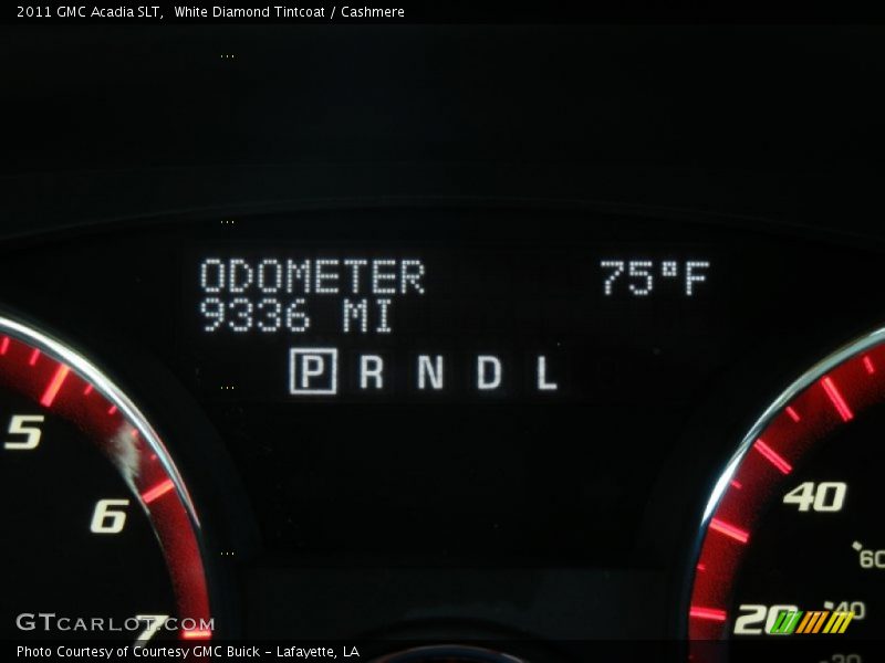 White Diamond Tintcoat / Cashmere 2011 GMC Acadia SLT