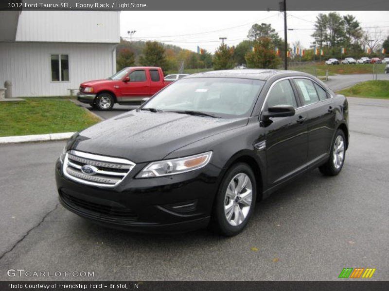 Front 3/4 View of 2012 Taurus SEL