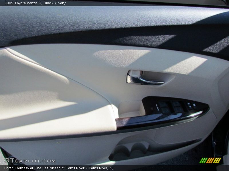 Black / Ivory 2009 Toyota Venza I4