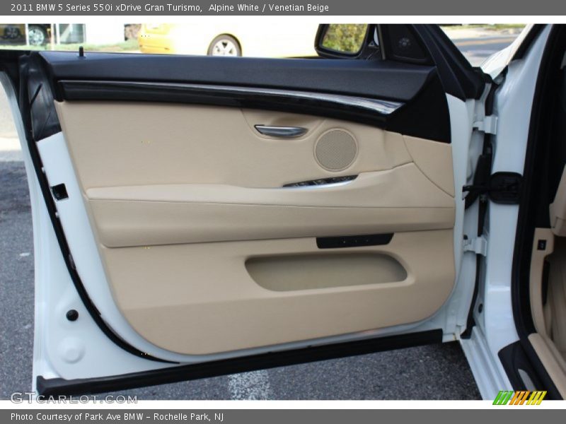 Alpine White / Venetian Beige 2011 BMW 5 Series 550i xDrive Gran Turismo