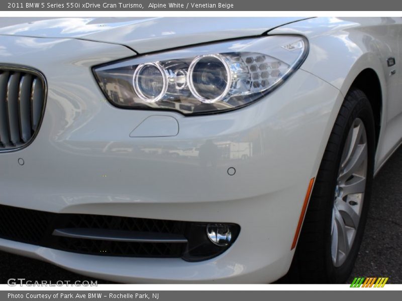 Alpine White / Venetian Beige 2011 BMW 5 Series 550i xDrive Gran Turismo