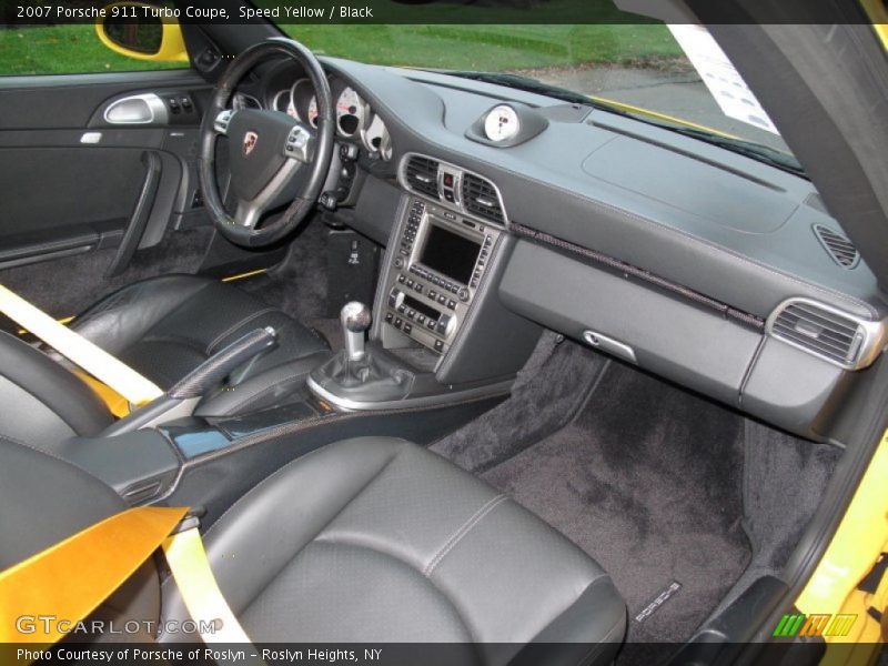 Dashboard of 2007 911 Turbo Coupe