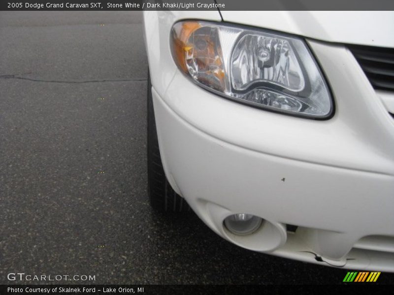 Stone White / Dark Khaki/Light Graystone 2005 Dodge Grand Caravan SXT