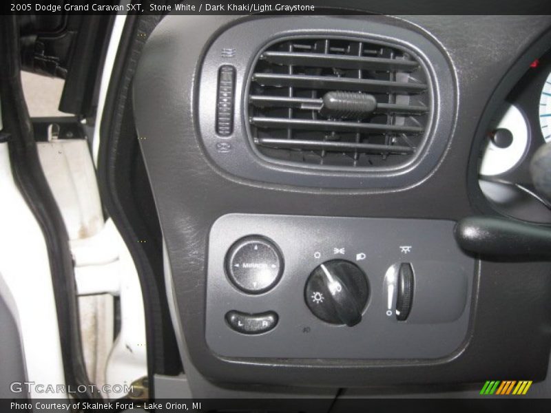 Stone White / Dark Khaki/Light Graystone 2005 Dodge Grand Caravan SXT