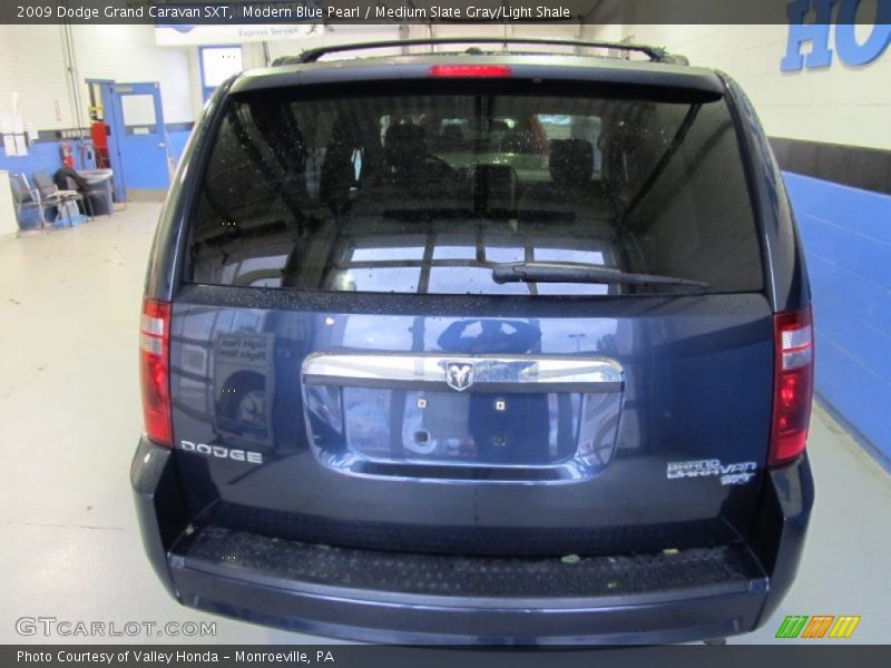 Modern Blue Pearl / Medium Slate Gray/Light Shale 2009 Dodge Grand Caravan SXT