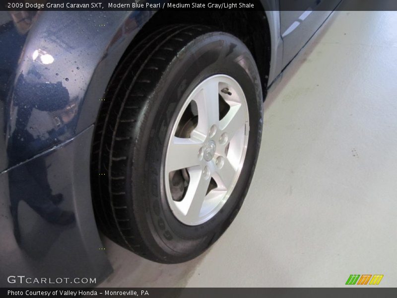 Modern Blue Pearl / Medium Slate Gray/Light Shale 2009 Dodge Grand Caravan SXT