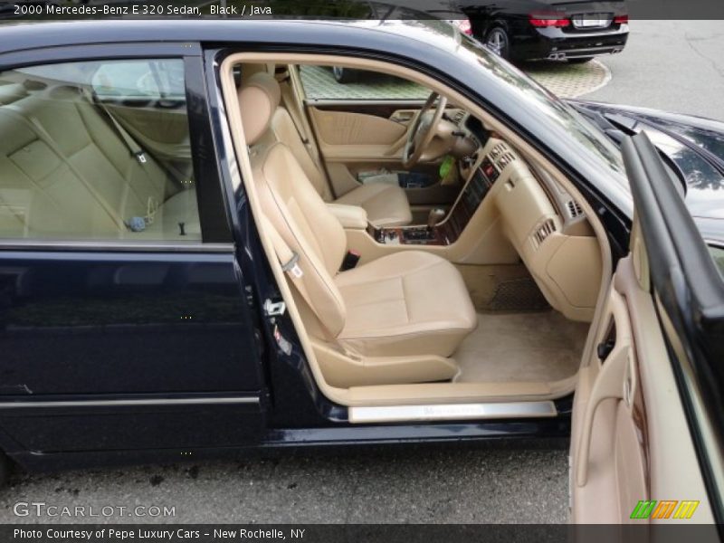 Black / Java 2000 Mercedes-Benz E 320 Sedan