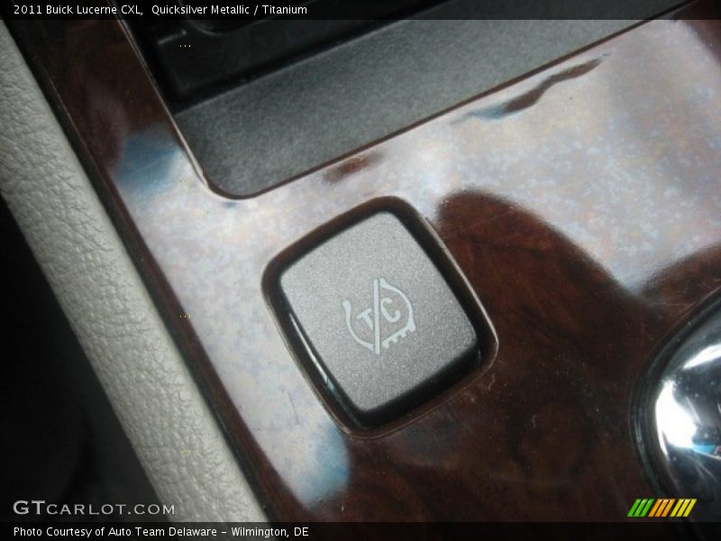 Quicksilver Metallic / Titanium 2011 Buick Lucerne CXL