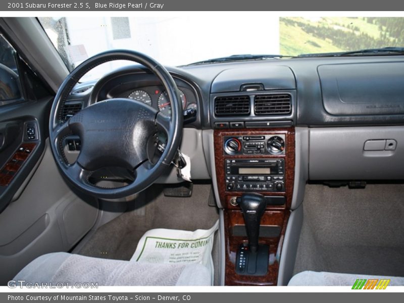 Dashboard of 2001 Forester 2.5 S