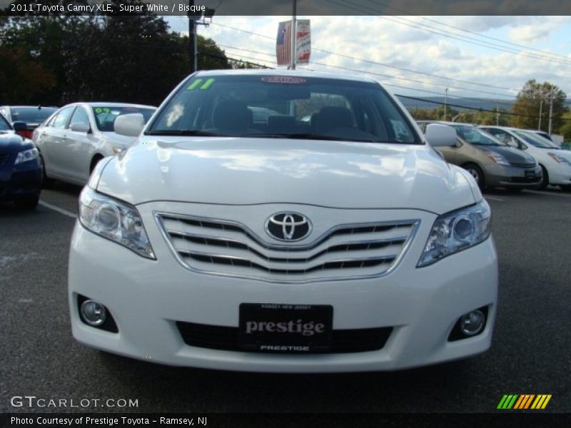 Super White / Bisque 2011 Toyota Camry XLE