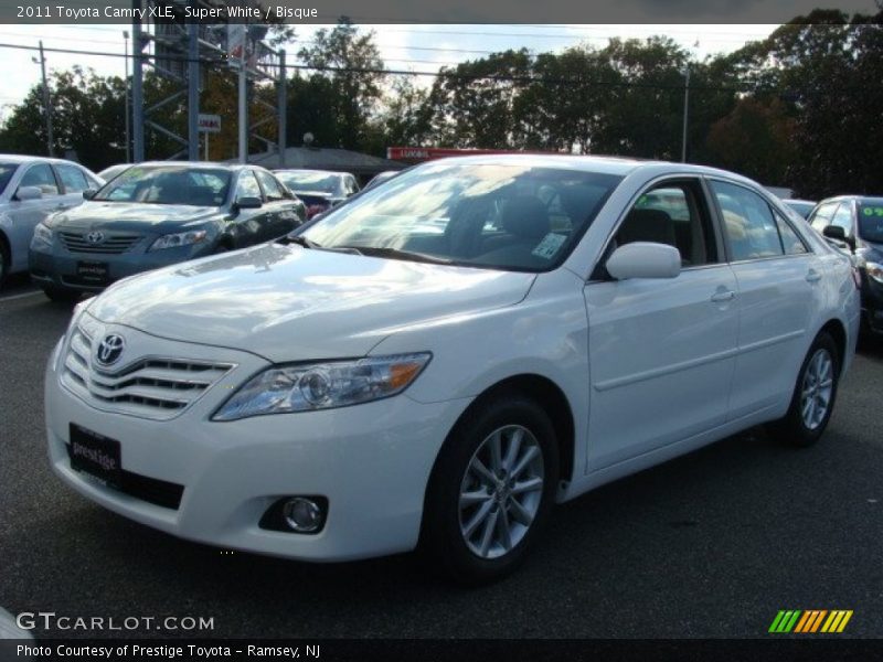 Super White / Bisque 2011 Toyota Camry XLE