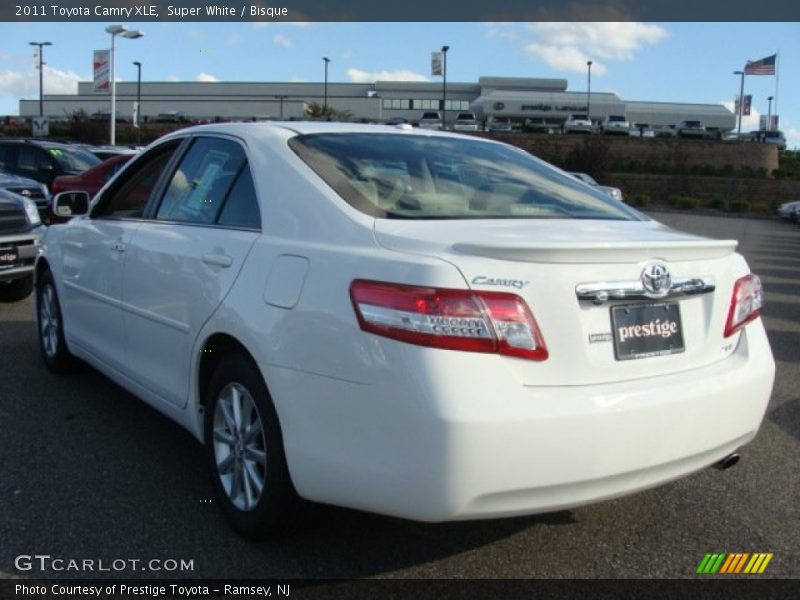 Super White / Bisque 2011 Toyota Camry XLE