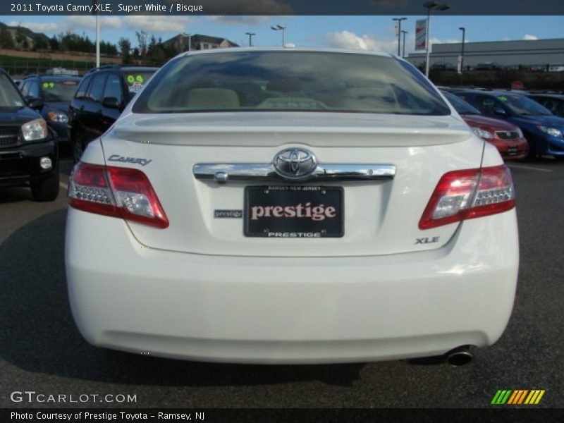Super White / Bisque 2011 Toyota Camry XLE