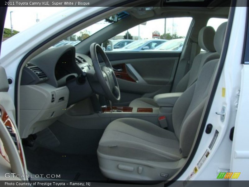 Super White / Bisque 2011 Toyota Camry XLE