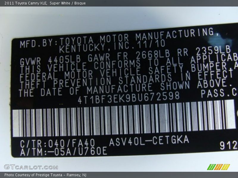 Super White / Bisque 2011 Toyota Camry XLE