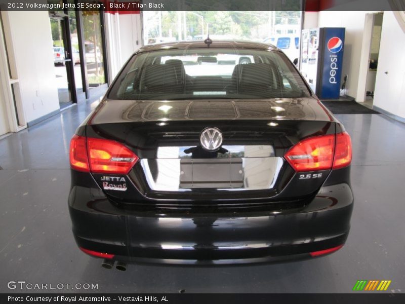 Black / Titan Black 2012 Volkswagen Jetta SE Sedan