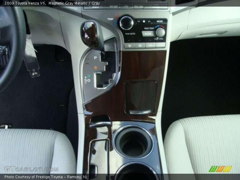 Magnetic Gray Metallic / Gray 2009 Toyota Venza V6