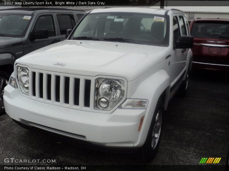 Bright White / Dark Slate Gray 2012 Jeep Liberty Sport 4x4