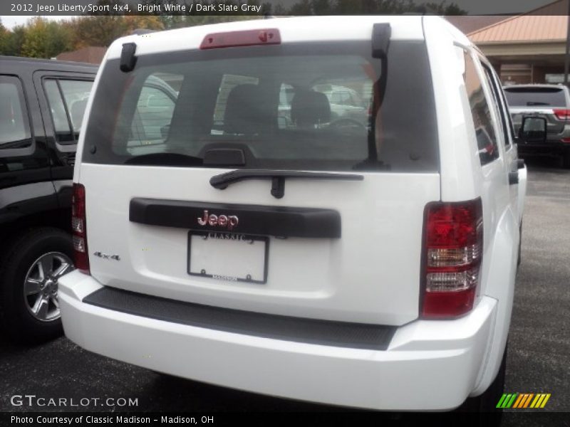 Bright White / Dark Slate Gray 2012 Jeep Liberty Sport 4x4