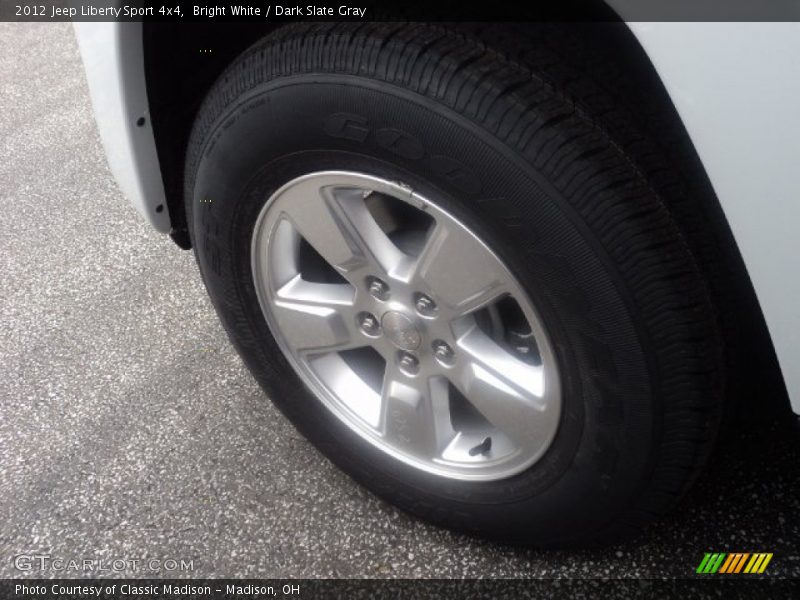 Bright White / Dark Slate Gray 2012 Jeep Liberty Sport 4x4